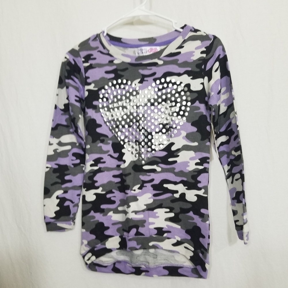 Derek Heart camo sweatshirt